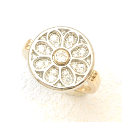 サグラダ・ファミリア教会の丸窓リング