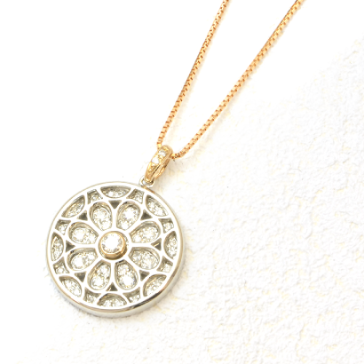 サクラダ・ファミリア教会の丸窓ネックレス