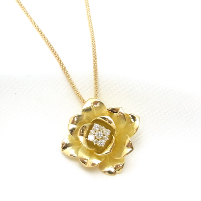 木香茨のペンダントネックレス