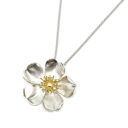 浜茄子のペンダントネックレス