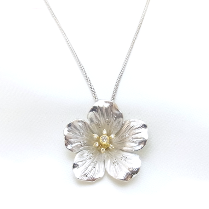 五葉躑躅のペンダントネックレス