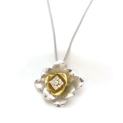 木香茨のペンダントネックレス