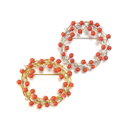 薔薇の実のリースブローチ