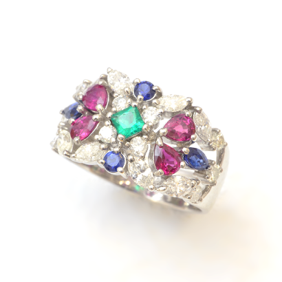 三大宝石をふんだんに使ったゴージャスリング