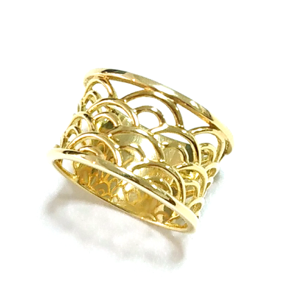 青海波の透かしが美しい幅広リング