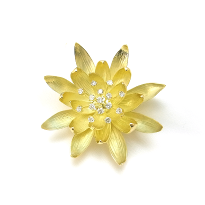 未草のブローチ