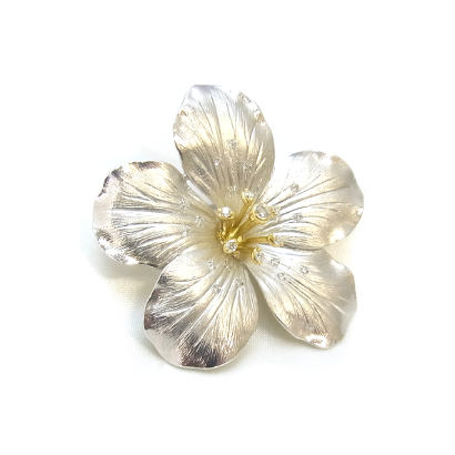 五葉躑躅のブローチ