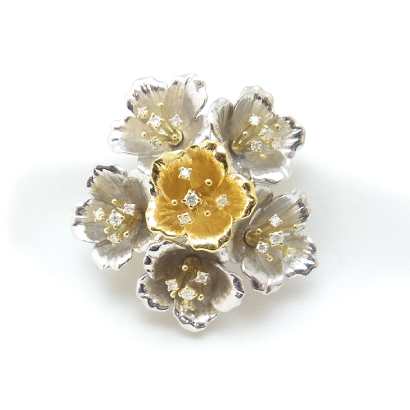 石南花のブローチ