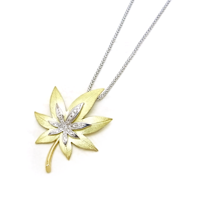 楓のペンダントネックレス