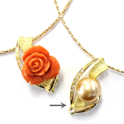 ゴールデンパールの植物デザインペンダント