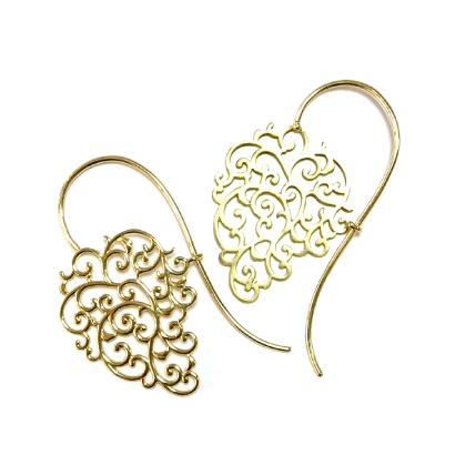 唐草文様のモダンフックピアス