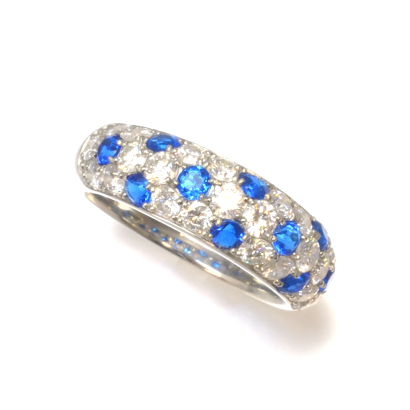 鮮やかなブルーが印象的なドットリング