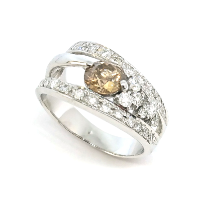 滑らかなラインのエレガントリング