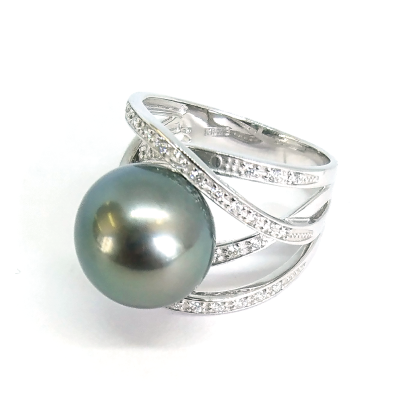 エレガント&ゴージャスな黒蝶パールリング