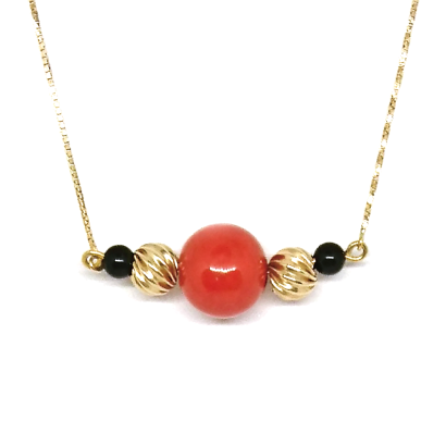 オニキスでアクセントをつけた丸珠珊瑚ネックレス