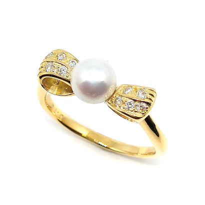 さりげなさが可愛いパールのリボンリング