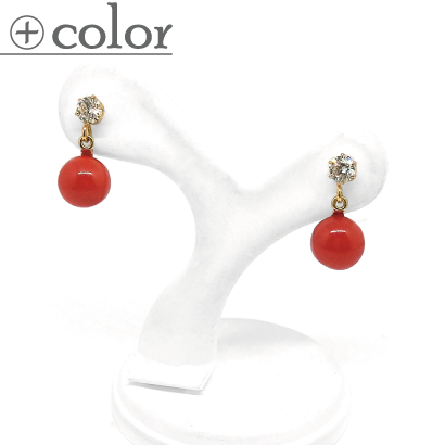 小さな珊瑚が揺れるシンプルピアス