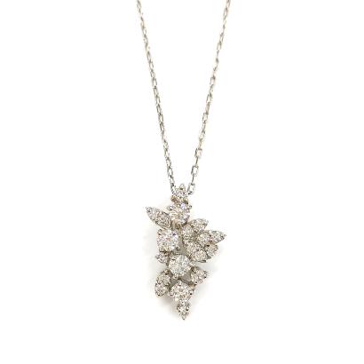 メレダイヤを集めてデザインを作ったネックレス